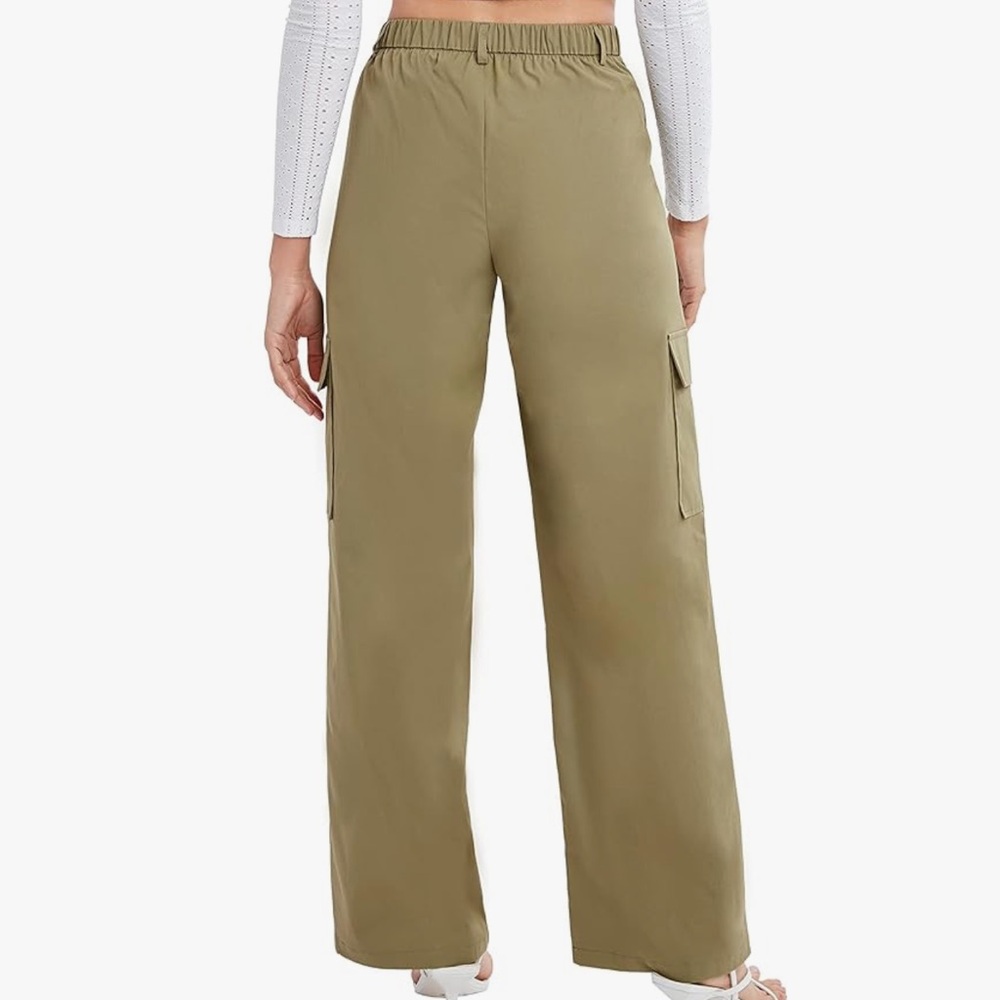 BCBGeneration Women's Relaxed Flare Leg Cargo Pant with Pockets - Picture 2 of 5